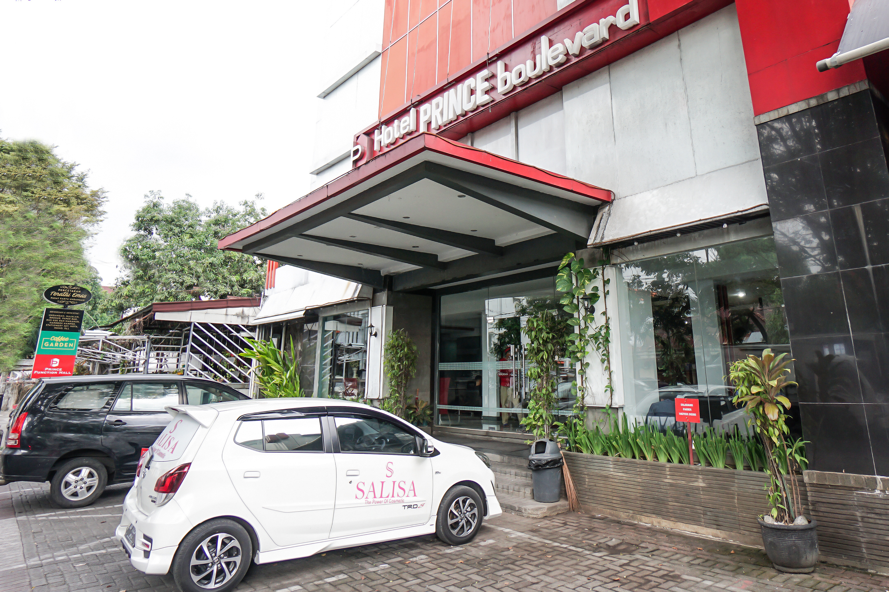 Prince Boulevard Hotel 40/42