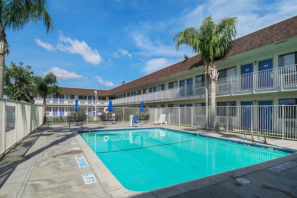 Motel6 Lost Hills, CA 34/46
