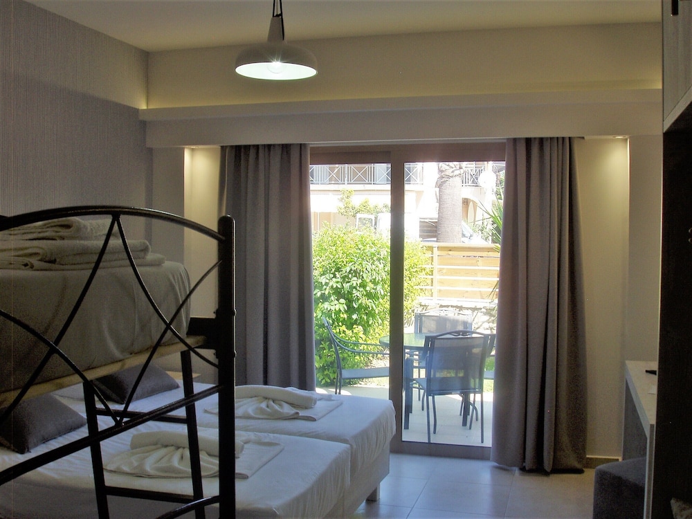 STUDIO, SUITE