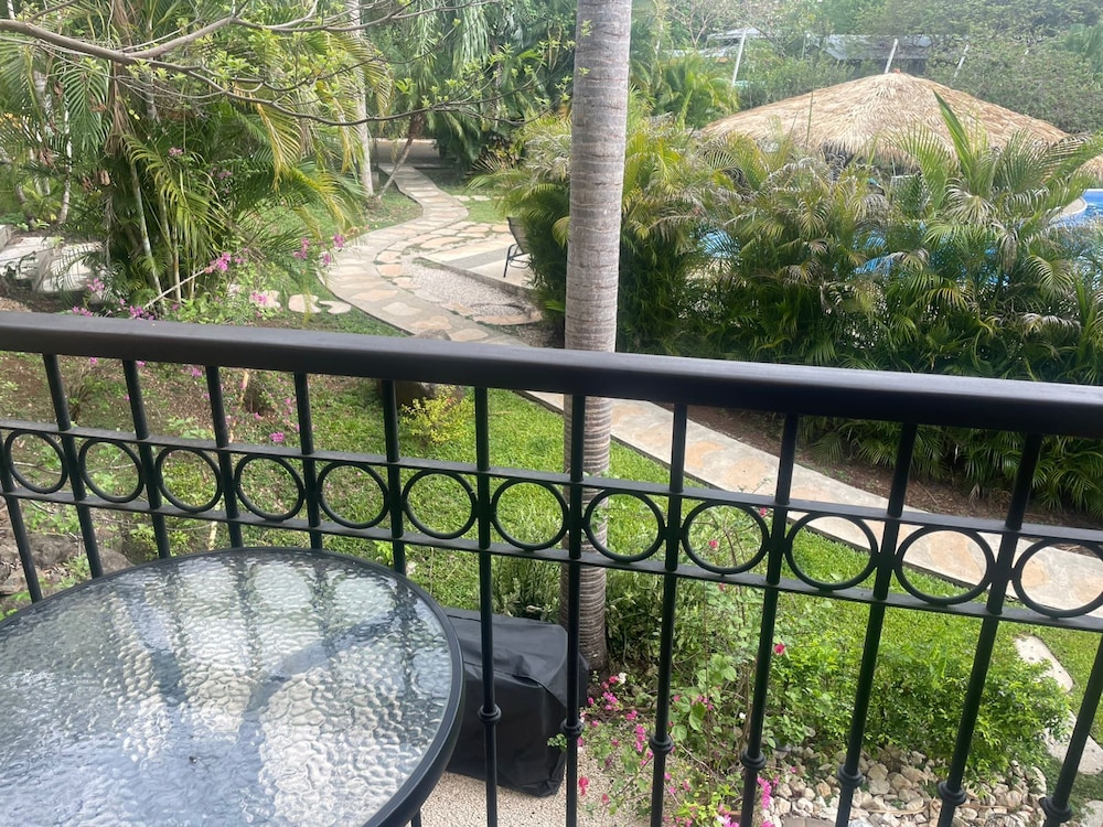 The Oaks Tamarindo Condominiums 62/67