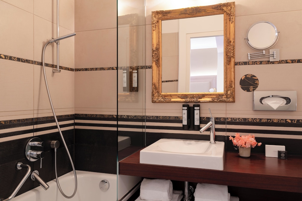 Top, Deluxe, Twin Beds, with View، HOTEL ST GOTTHARD 6/7