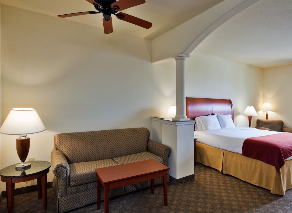 Holiday Inn Express Hotel Suites Fairfield North 27/63