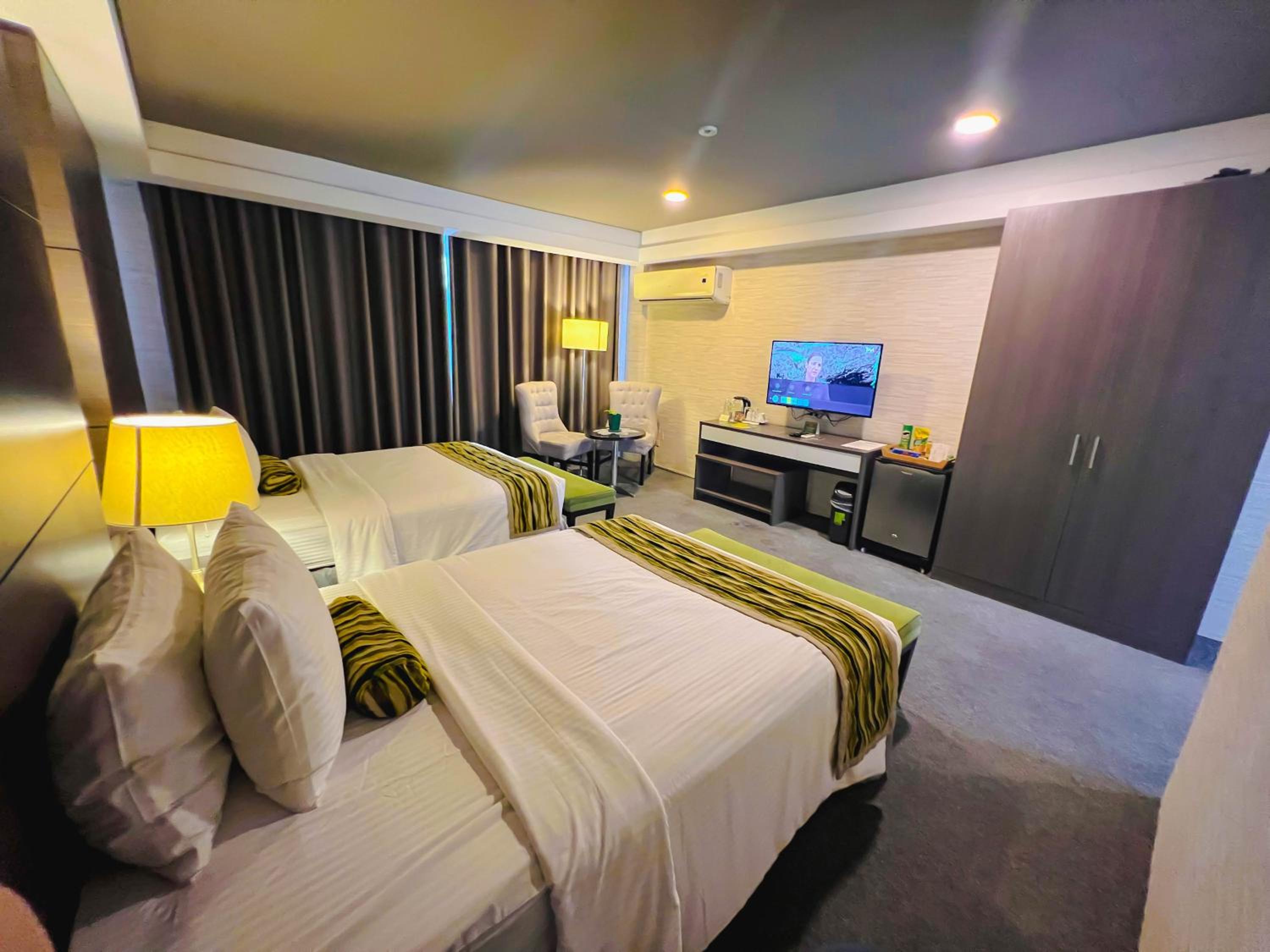 Deluxe, Twin Beds