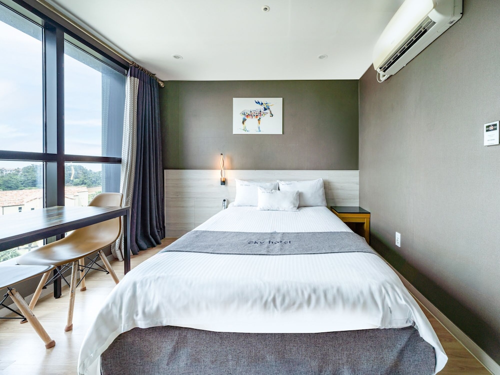 DELUXE, DOUBLE BED