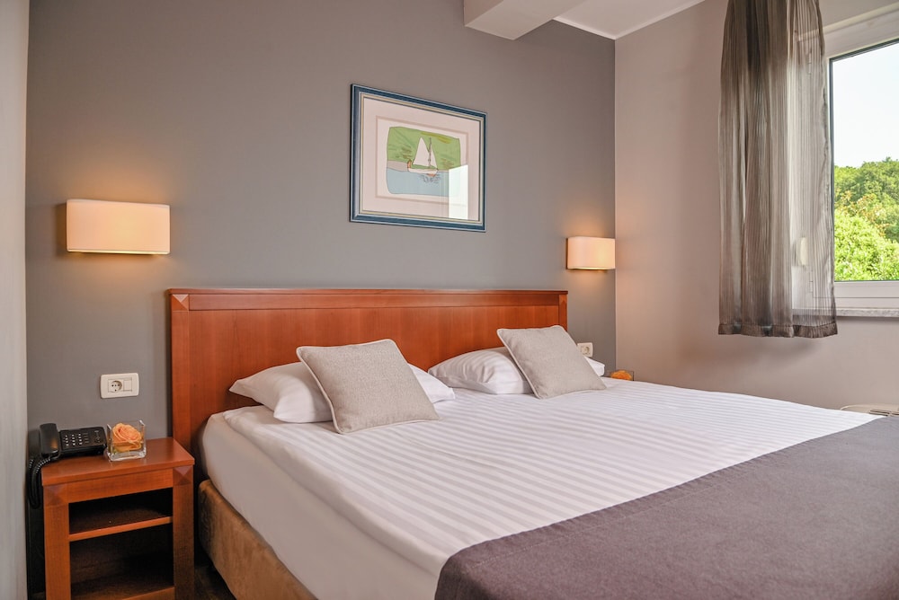 Hotel Laurus 18/82