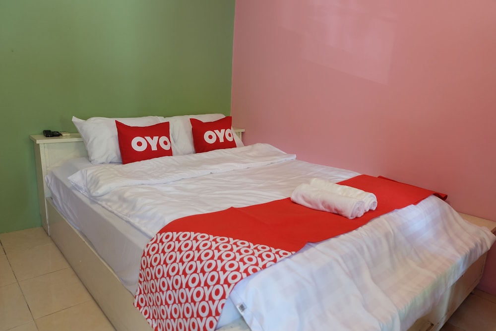 OYO 75429 101 Place Navanakorn 24/43