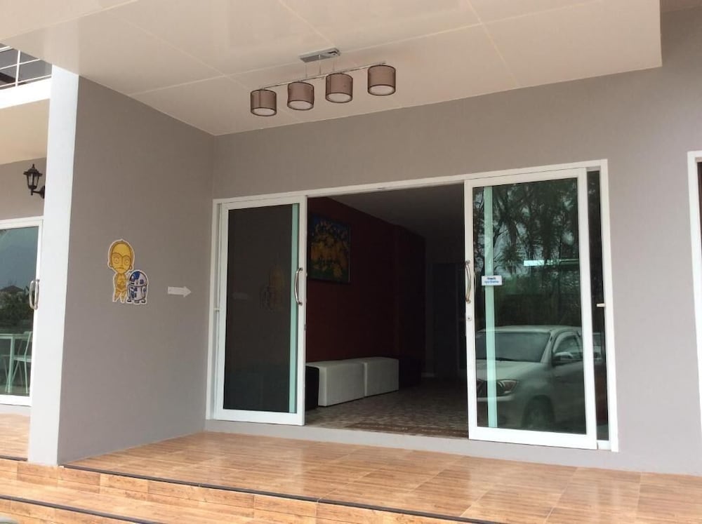 R2 Apartment Service 7/50