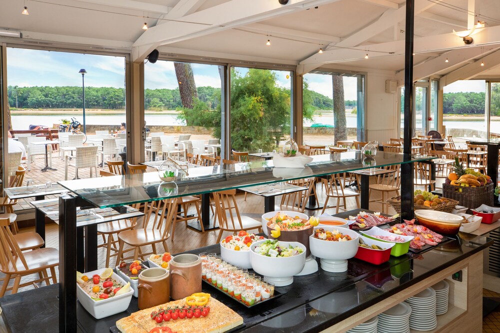 restaurant cafeteria