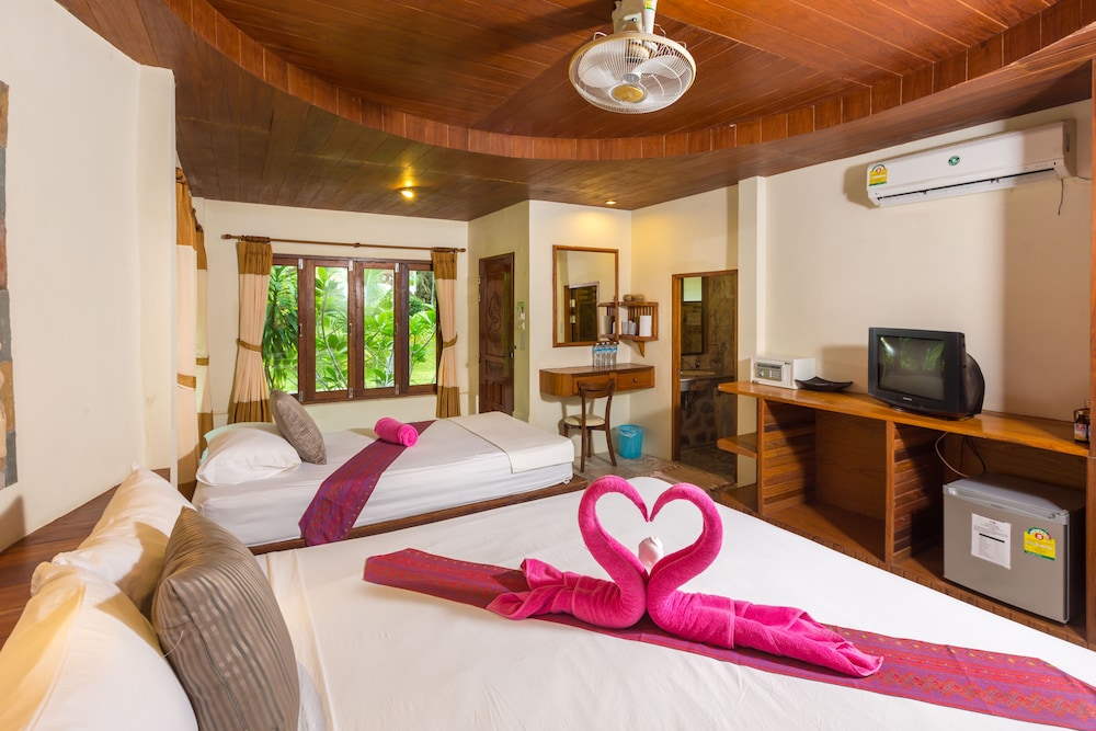 BOTTLE BEACH 1 RESORT 32/74
