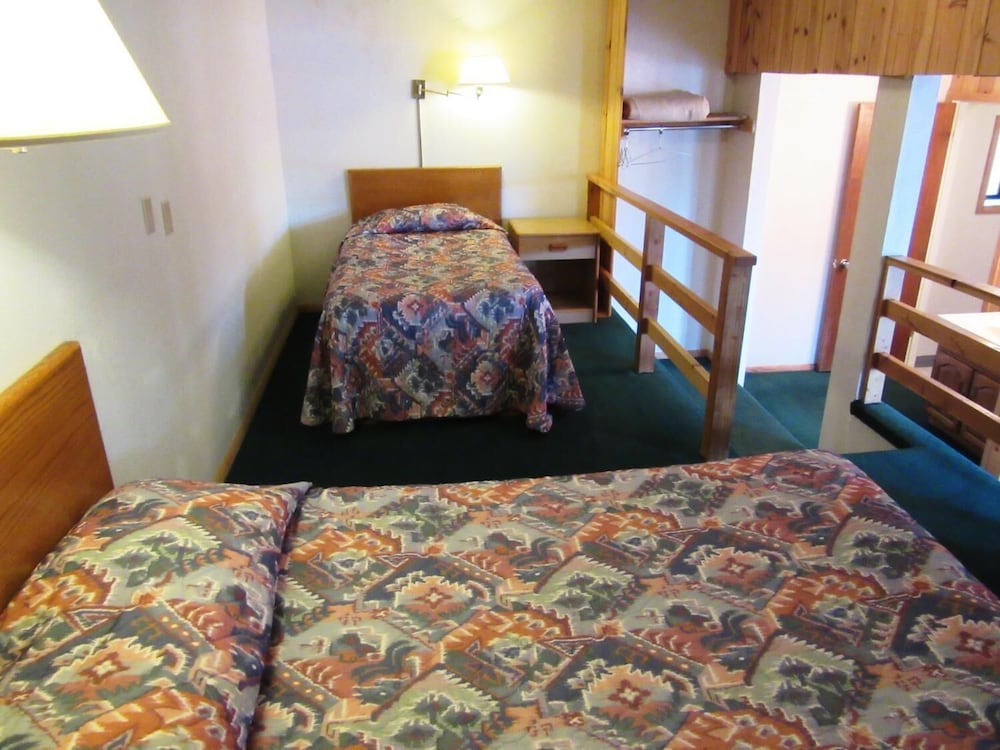 Traveler Apos S Lodge 38/47