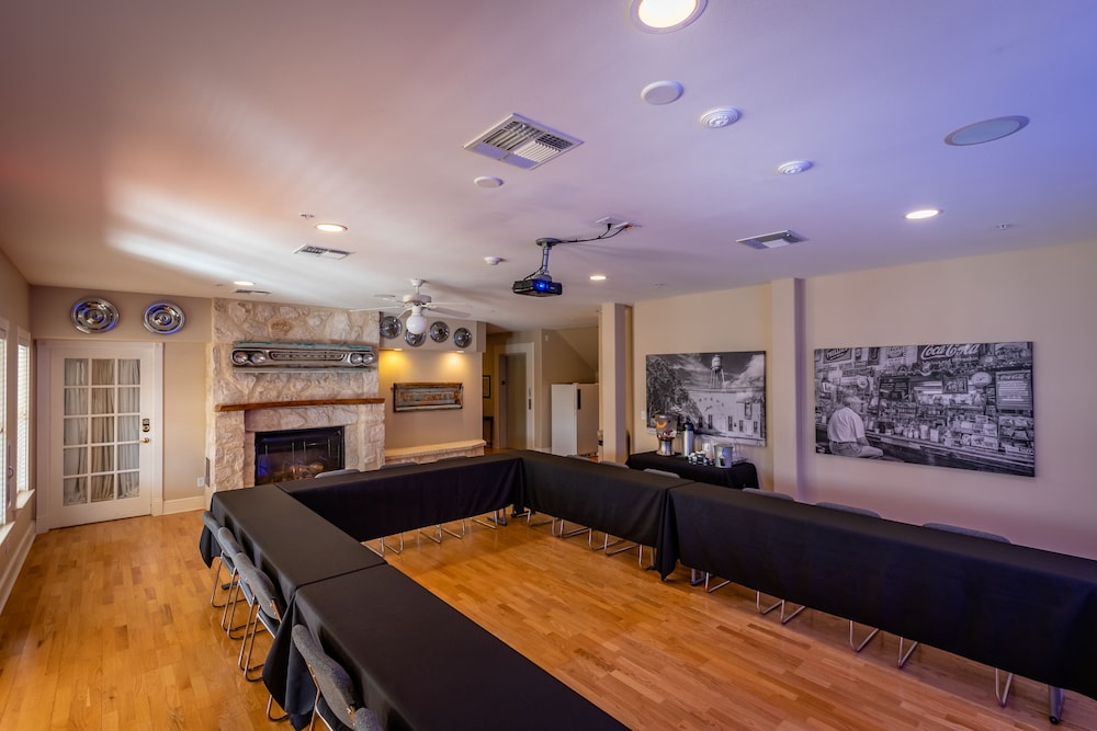 Gruene River Hotel & Retreat 32/50