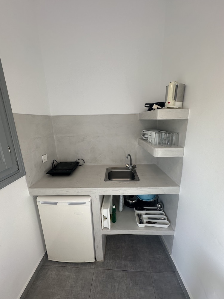 1 Bedroom, Deluxe, Studio, 1 Single and 2 Queen Beds