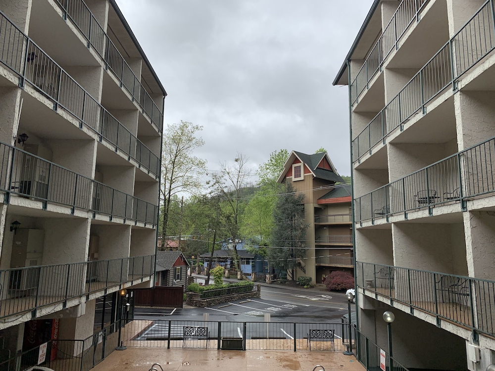Oak Square Condominiums 41/50