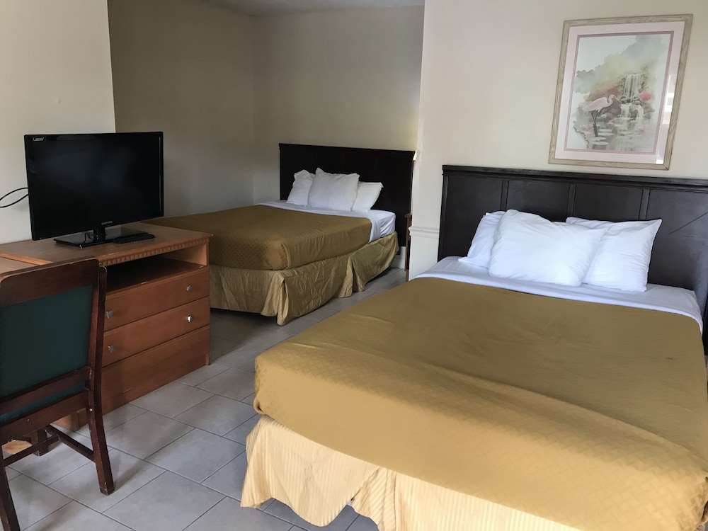 Guest Cottage & Suites 49/60
