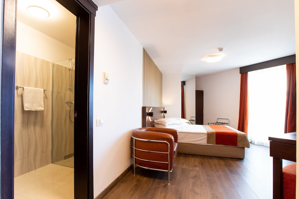 Hotel Duke Armeneasca 42/65