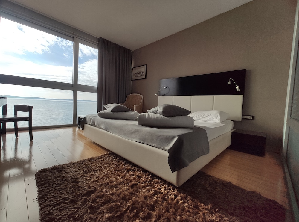 DELUXE, PENTHOUSE, KING BED, SEA VIEW, SOFA