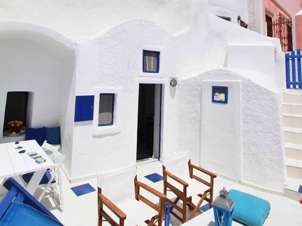 Blu Blanco Cave House 25/47