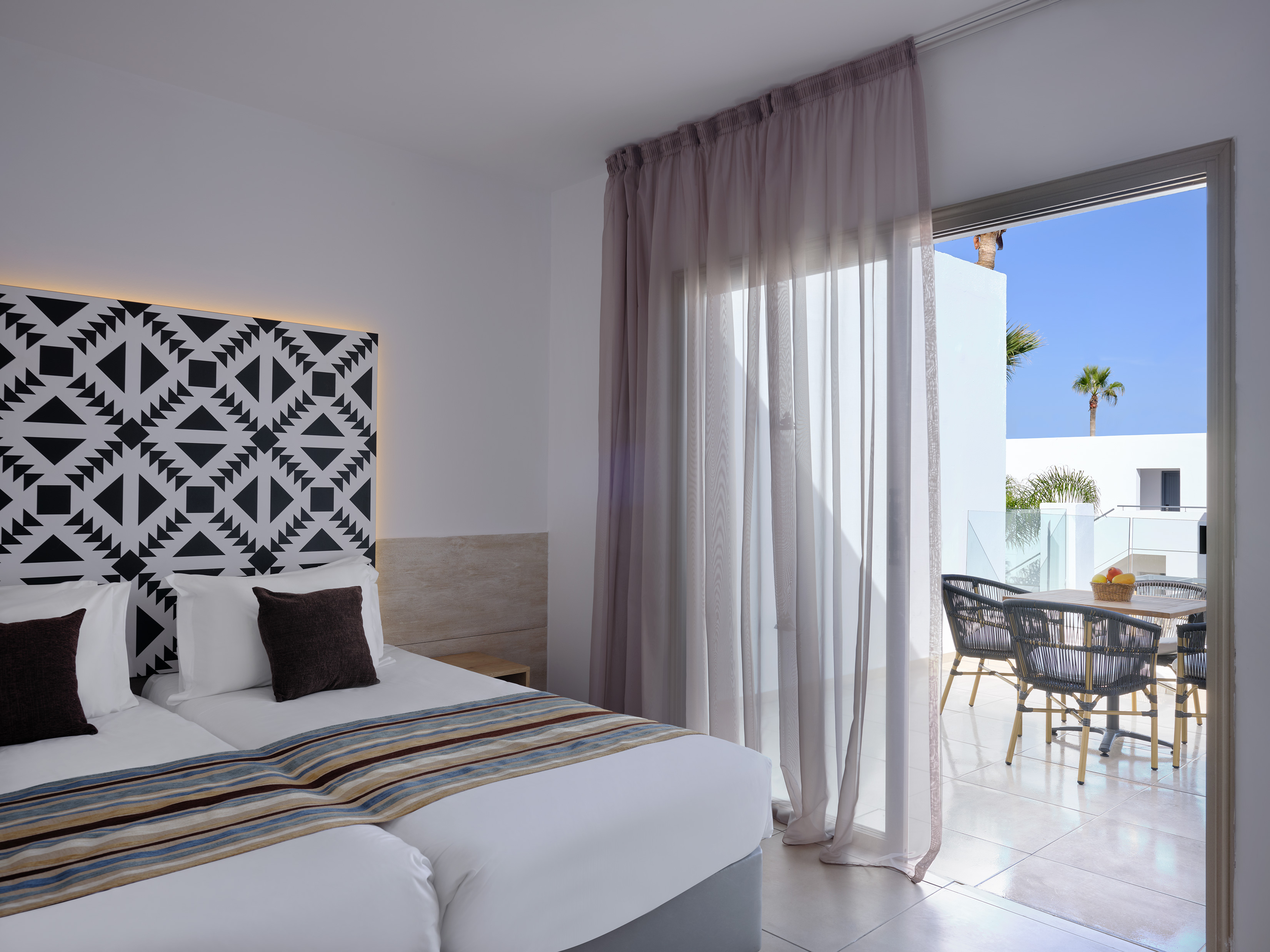 1 BEDROOM, FAMILY SUITE