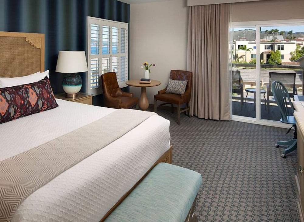 Room, King Bed, Partial Ocean View, Balcony