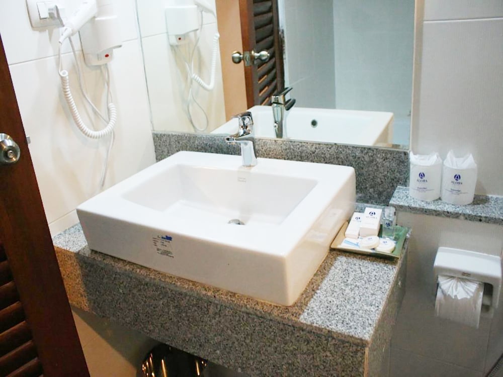 ALOHA HOTEL HAT YAI 23/66