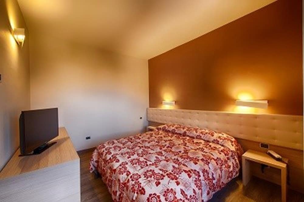 Junior Suite, Double and Twin Beds