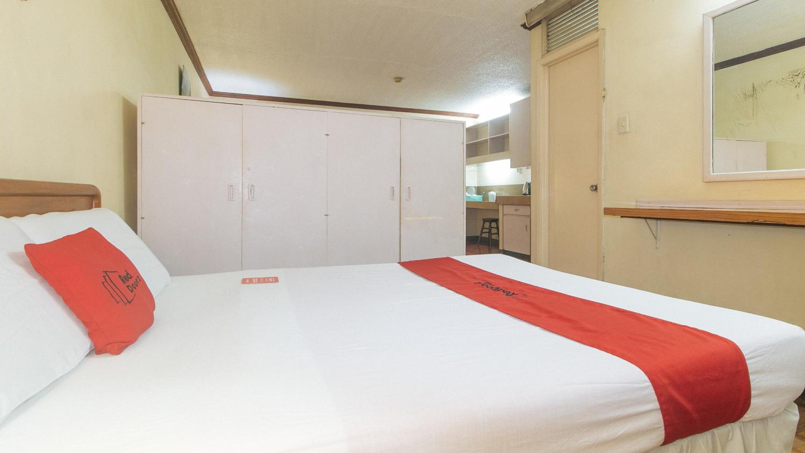 BROADWAY COURT APARTELLE 6/45