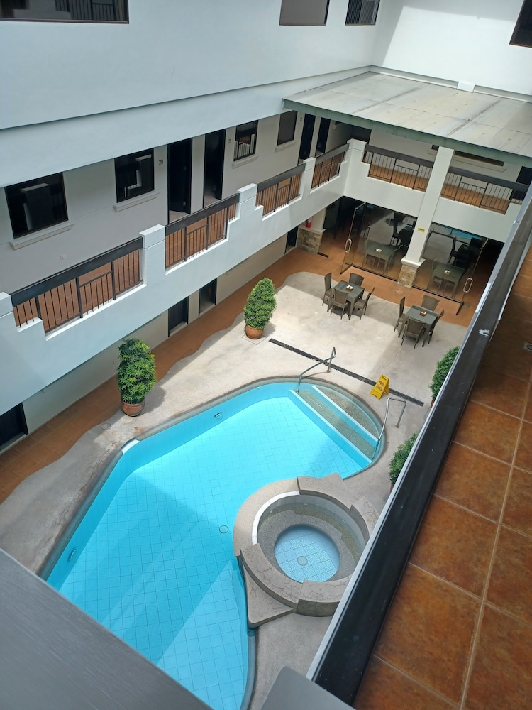 Boomerang Hotel 27/63