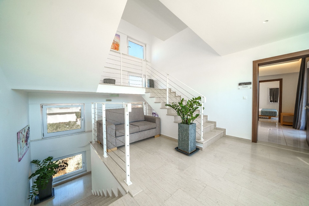 Elysian Suites 6/61