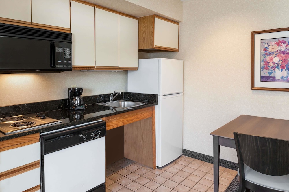 Affordable Suites of America Detroit-Warren (Ex Hawthorn Suites By Wyndham) 39/50