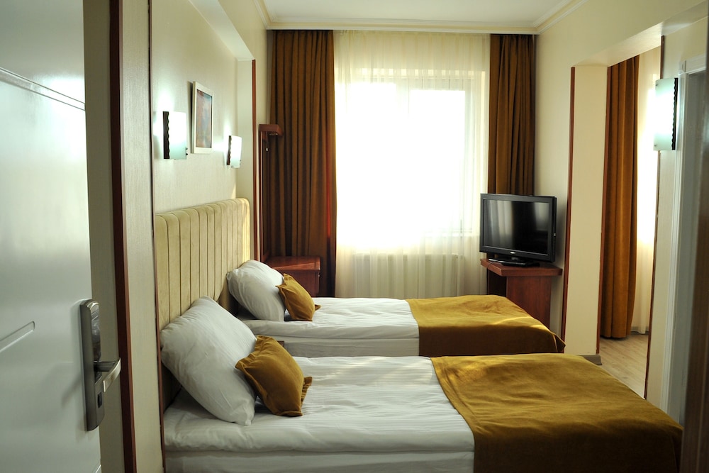ECONOMY, TWIN BEDS