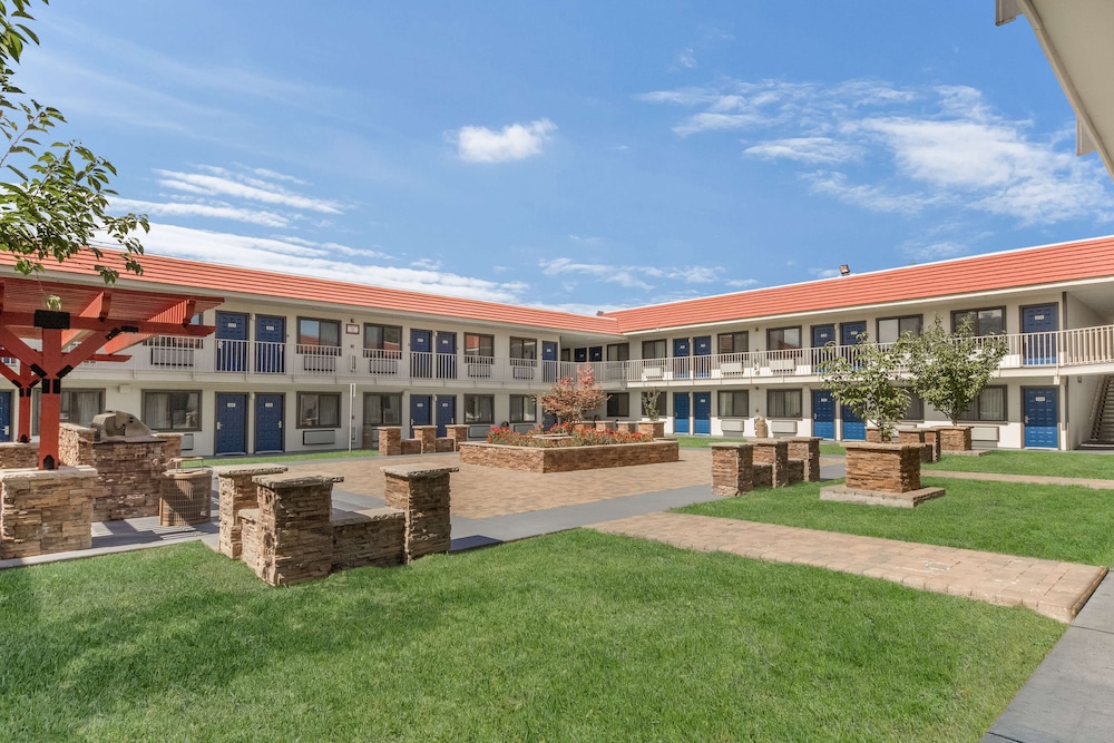 Motel6 Fremont, CA - South 52/57