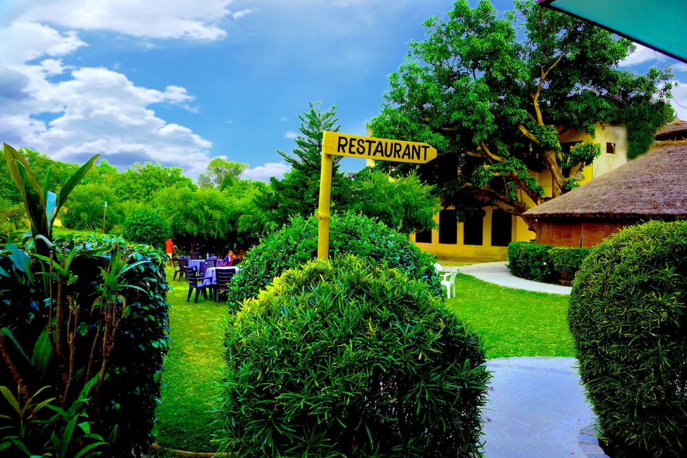 CORBETT WILD RESORT 37/50