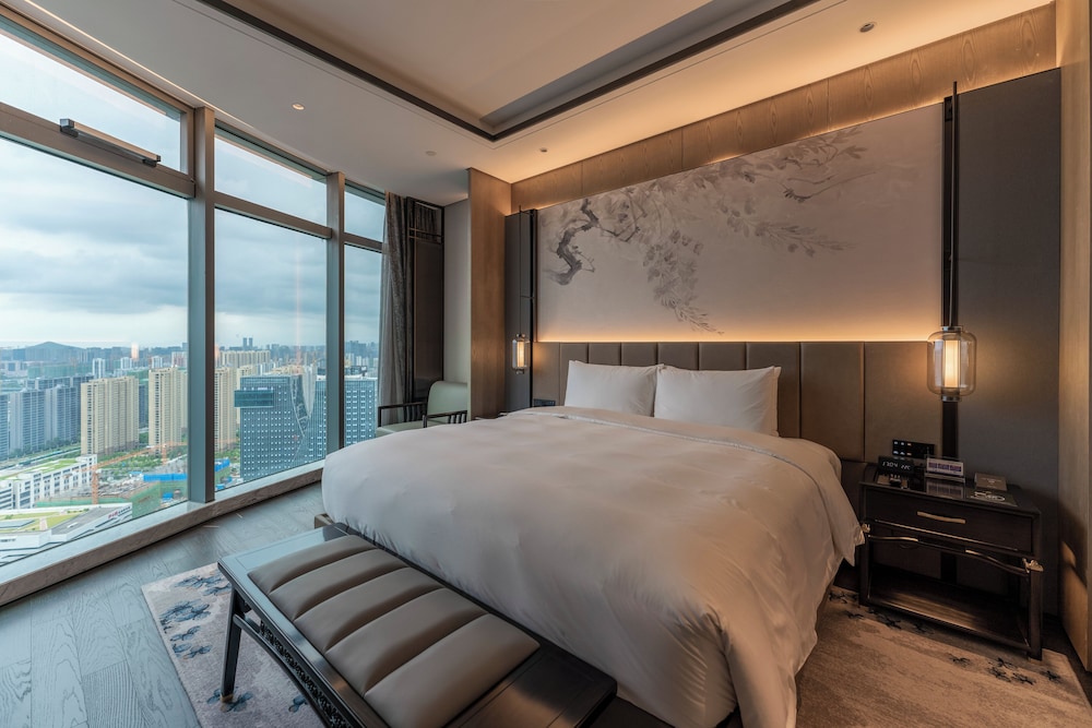 MAGNIFICENT, SUPERIOR, TWIN BEDS, CITY VIEW