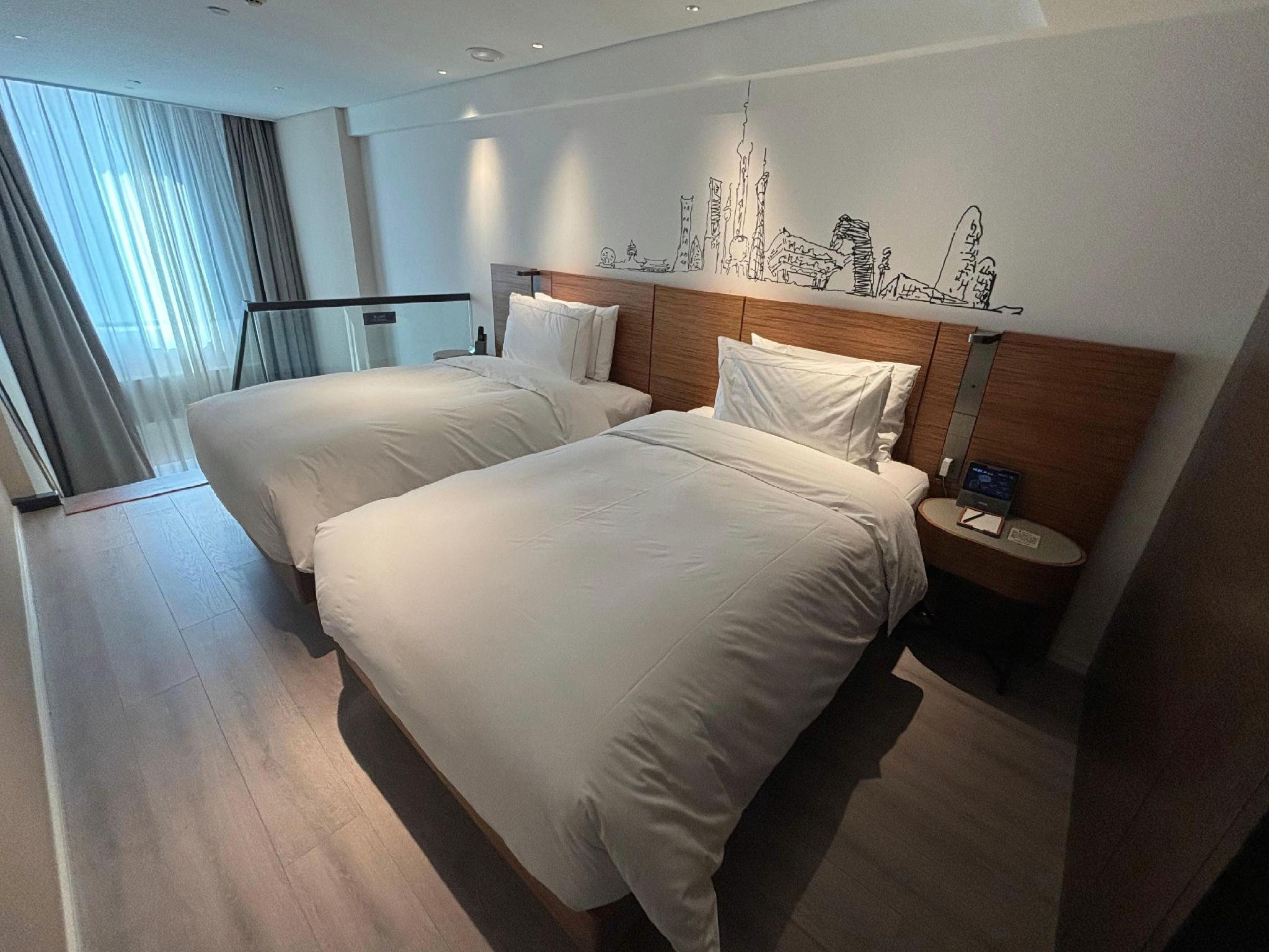 Duplex, Hollywood, Twin Beds