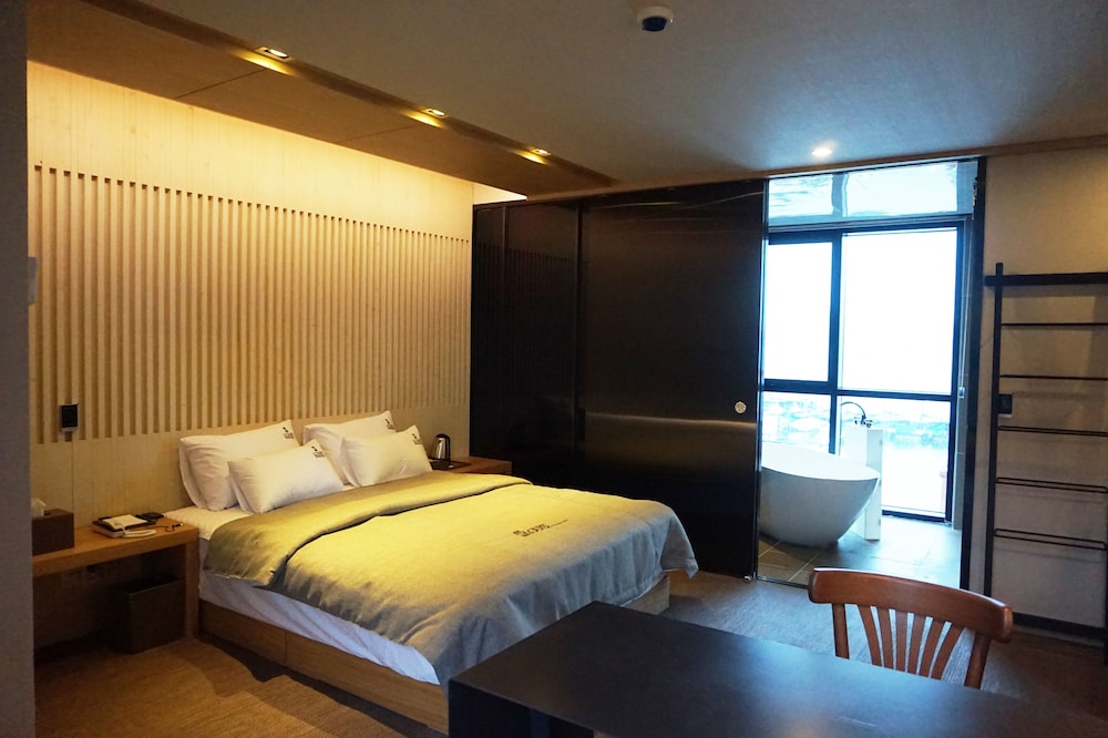 Louis Boutique Hotel 4/44