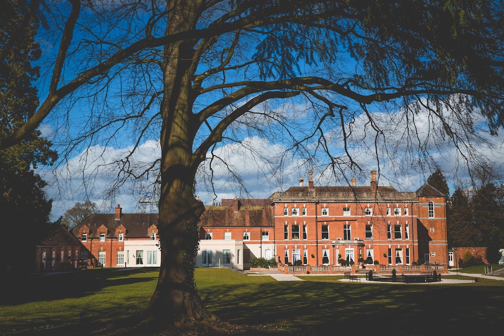 Oakley Hall 69/73
