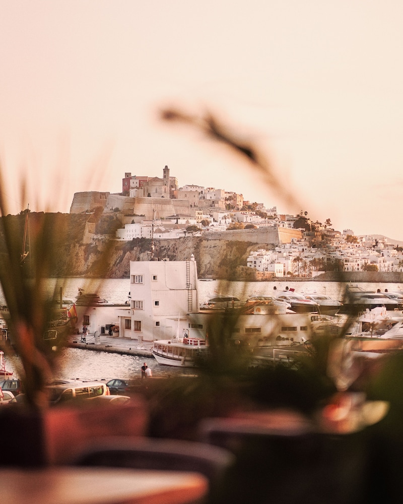 Mikasa Ibiza Boutique Hotel 54/56