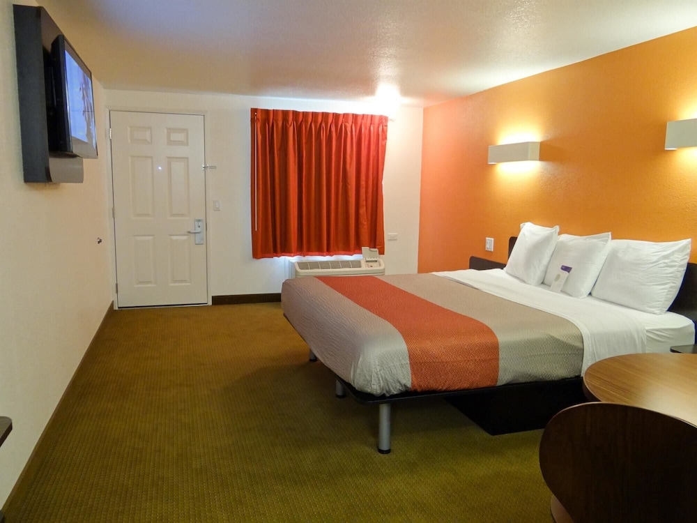 Motel6 Erie, PA 14/31