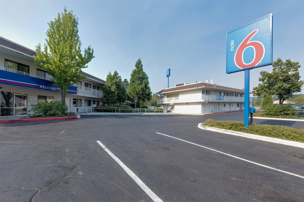 Motel 6 Weed - Mount Shasta 11/48