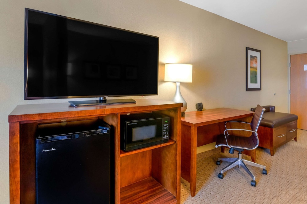 Comfort Suites Burlington, IA 28/30