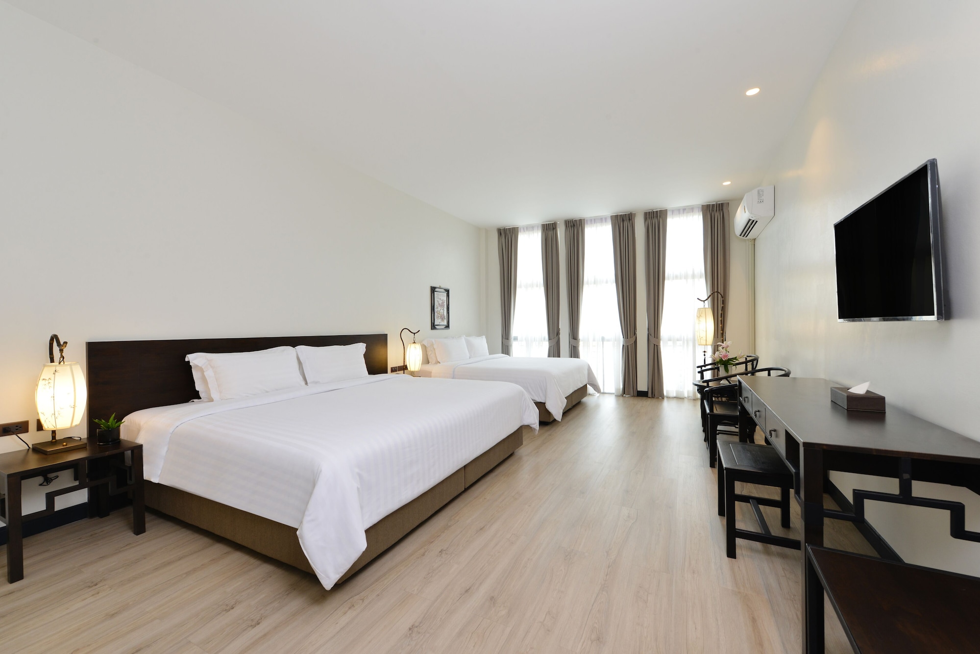 EXECUTIVE, TWIN BEDS