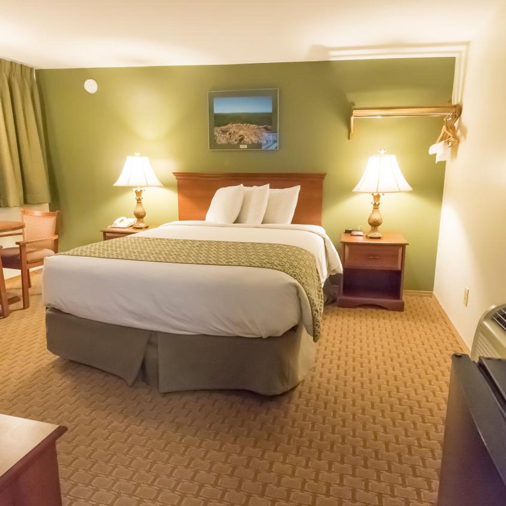 Room, Queen Bed, Pool View