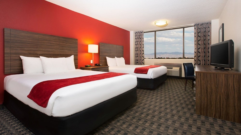 Deluxe, 2 Queen beds, City view
