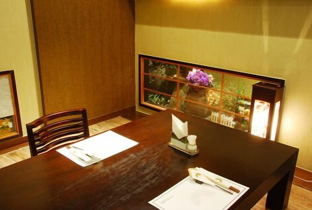 Noblesse Hotel 36/50