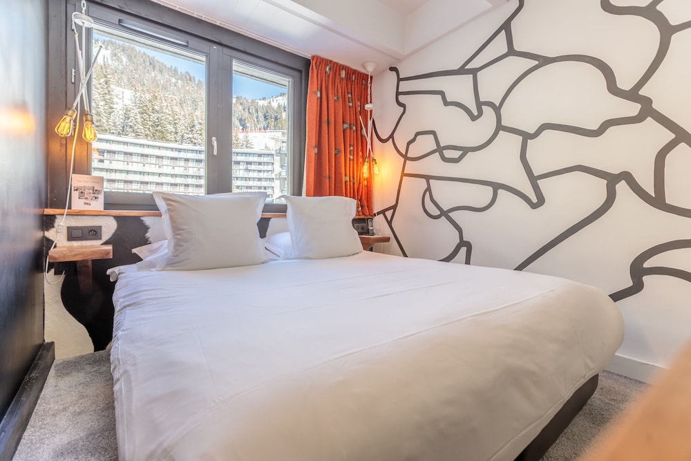 FORUM, CLASSIC, QUEEN BED