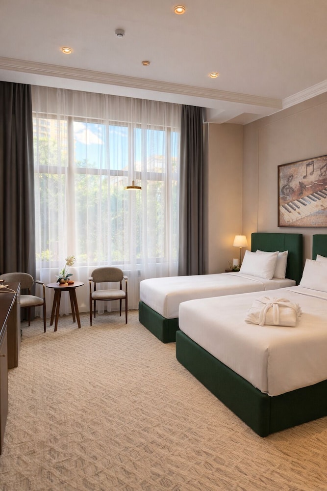 DELUXE, TWIN BEDS