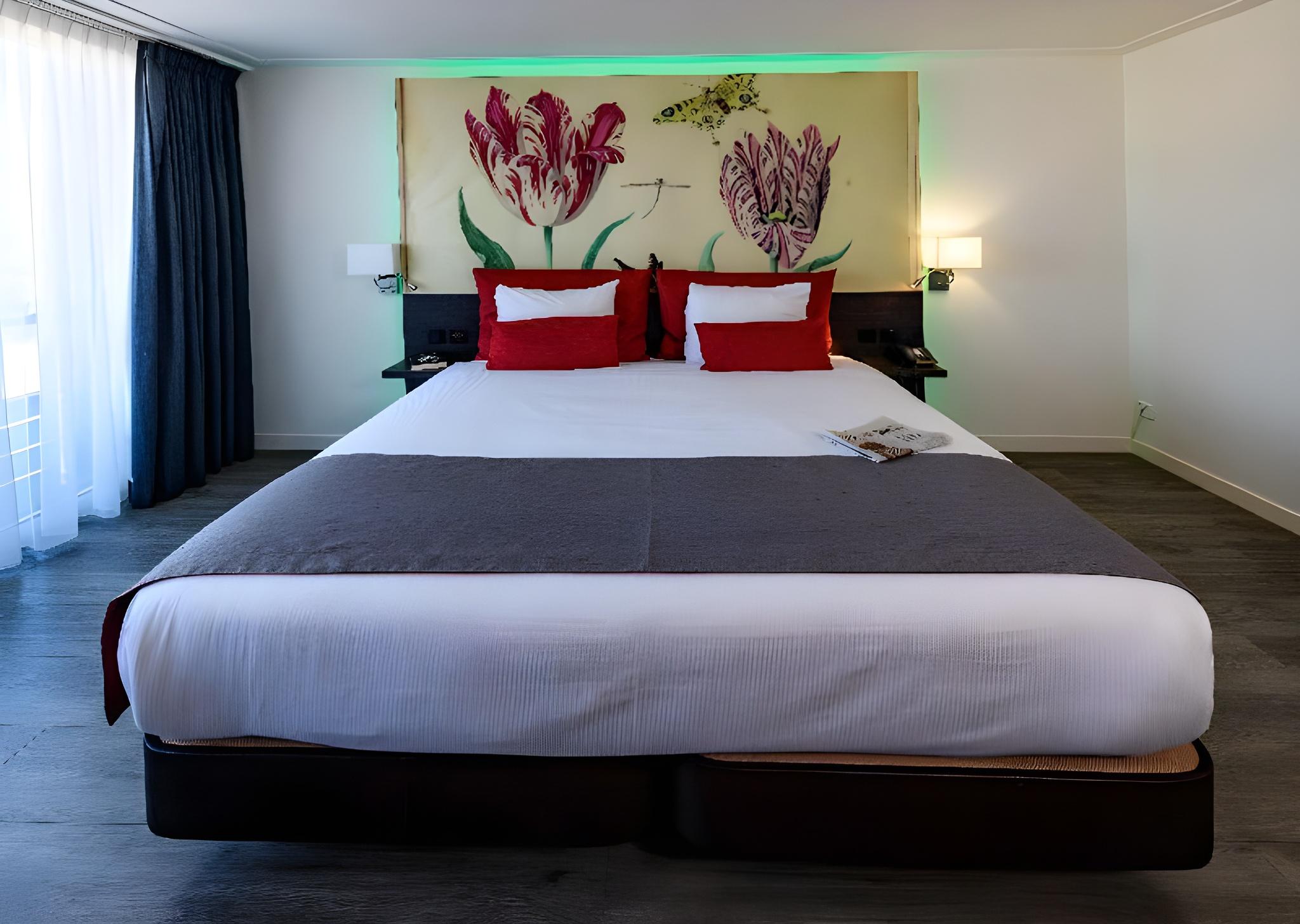 Art, Junior Suite, King Bed