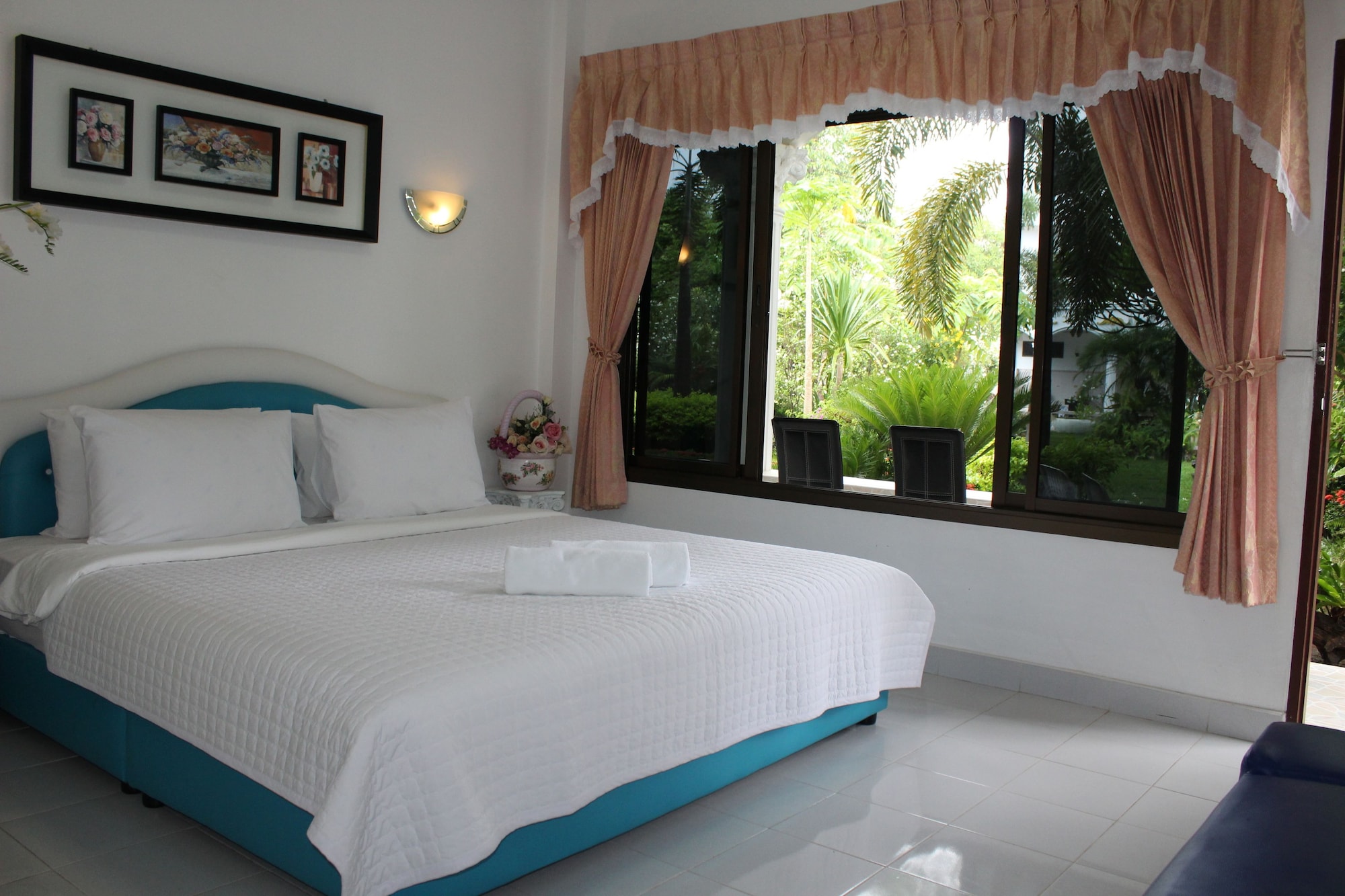 Family, King Bed, Garden View, Sofa, Garden Area