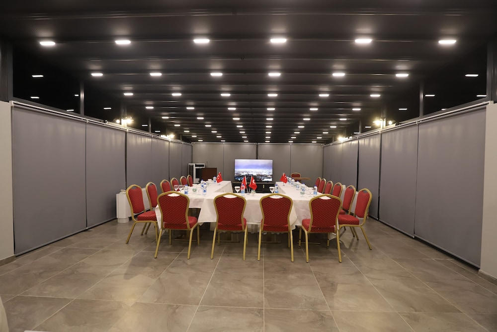 Ck Farabi Hotel 53/65