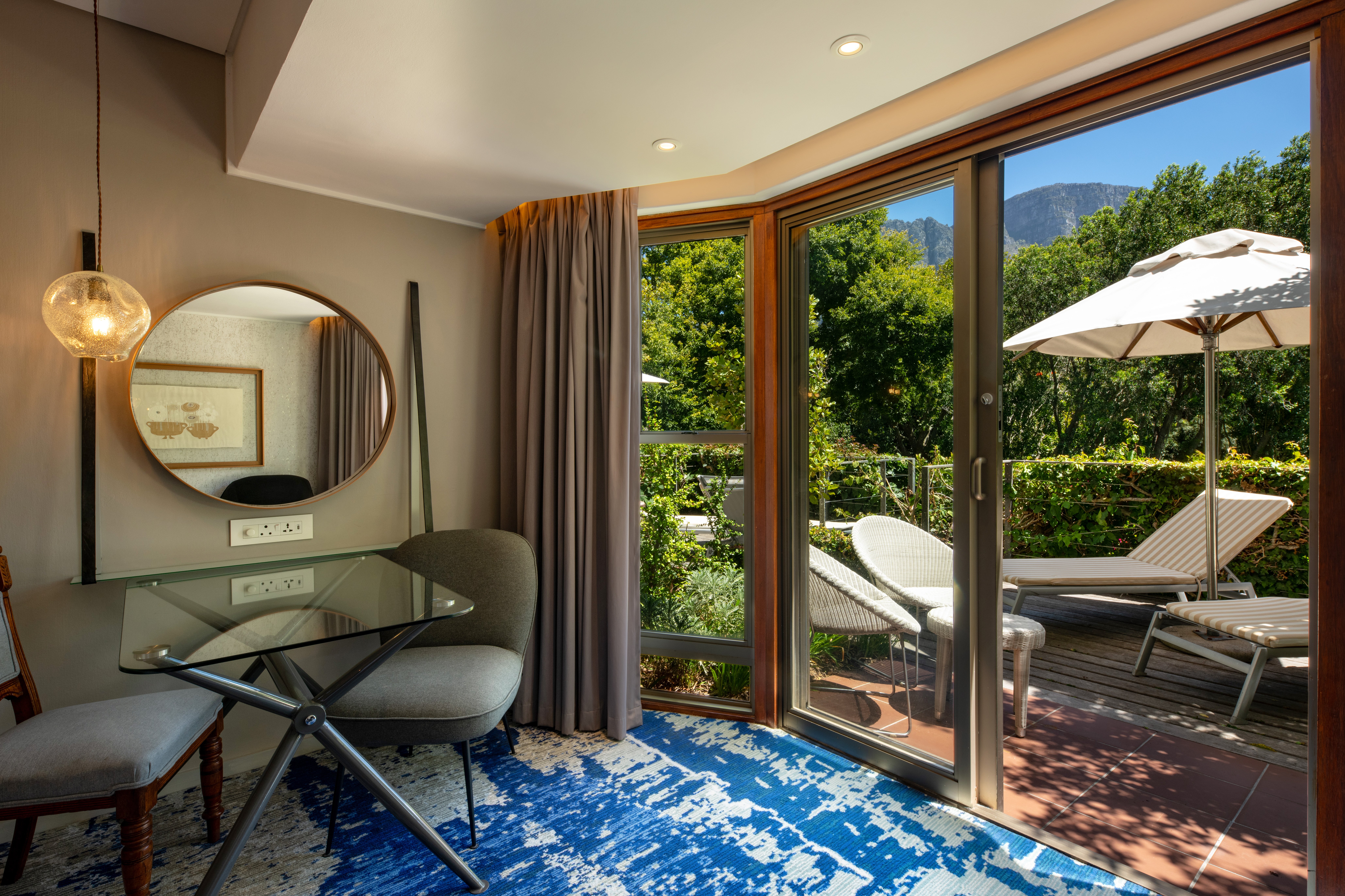 Vineyard Hotel 38/59